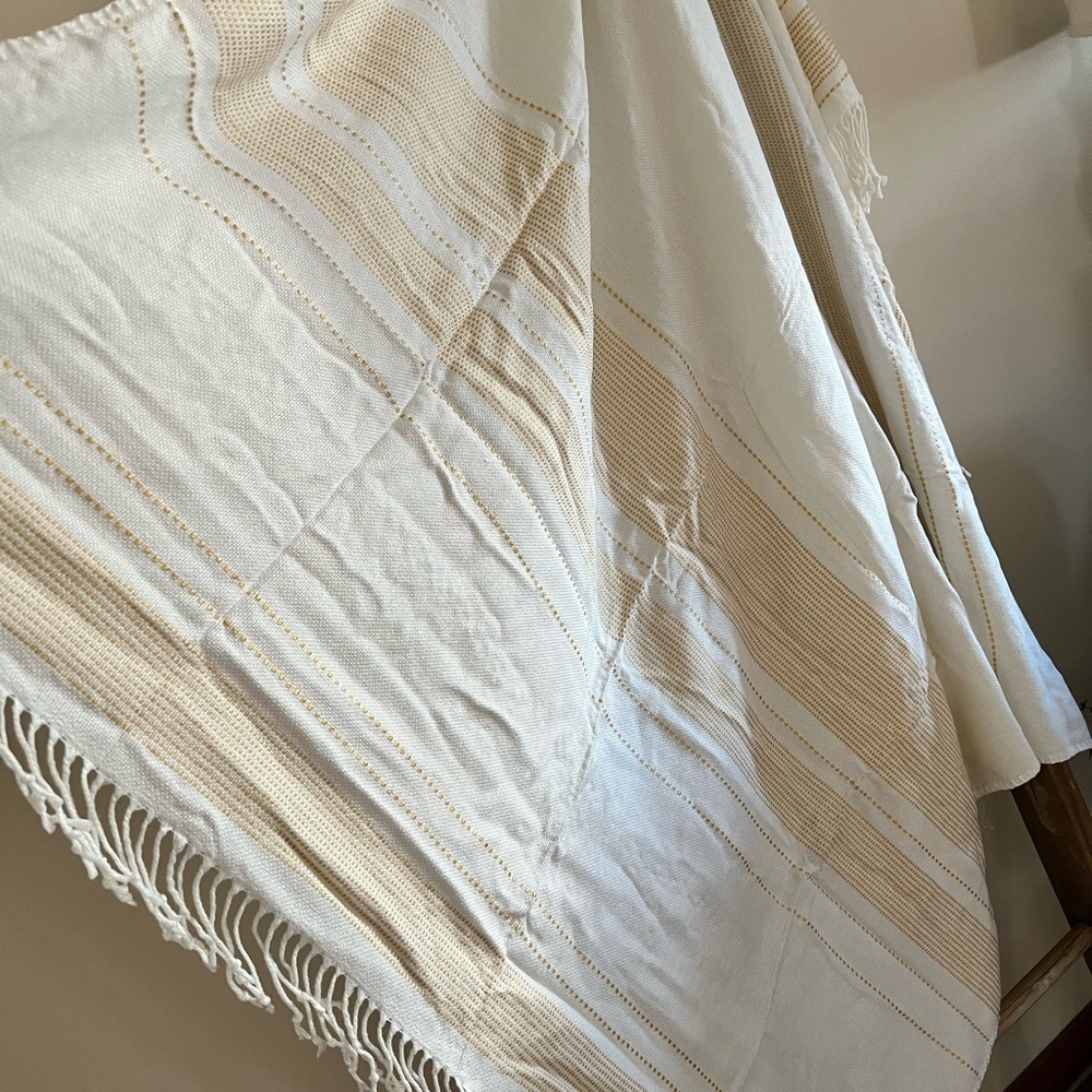 Magnolia throw - Picture 2 of 5